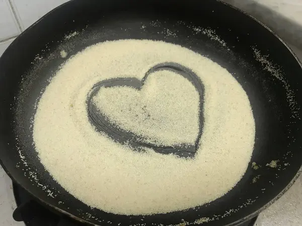 Durante Quarentena Pandêmica Vírus Corona Estava Tentando Cozinhar Sêmola Desenhou — Fotografia de Stock