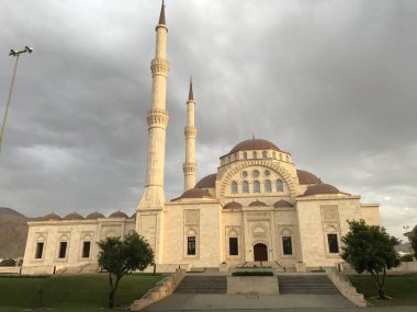 Muscat Umman 'da kutsal bir cami manzarası. Ramazan Mübarek sırasında müslüman namazı için gerekli altyapıya sahip.