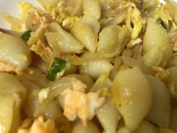 Deliciosa Comida Italiana Macarrones Con Cebolla Chile Verde Huevo Como —  Fotos de Stock