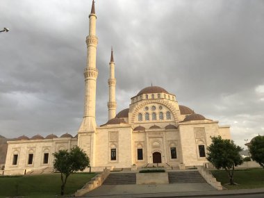 Muscat Umman 'da kutsal bir cami manzarası. Ramazan Mübarek sırasında müslüman namazı için gerekli altyapıya sahip.