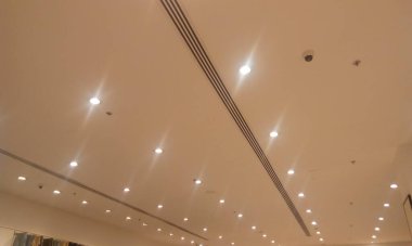 Emulsiyon askıya alınmış alçıtaşı sahte tavanı ve bir alışveriş merkezi veya ticari kamu binası için alçı taşı koylarını boyadı