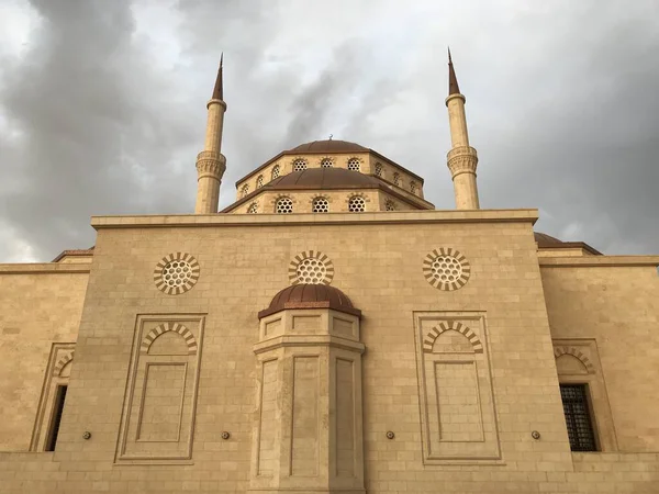 Vista Frontale Luogo Sacro Moschea Muscat Oman Con Infrastrutture Necessarie — Foto Stock