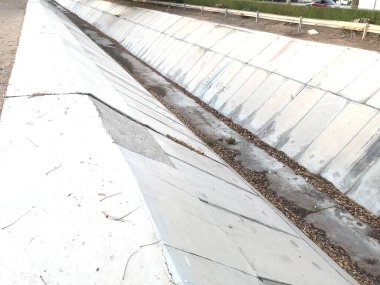 Bir metro şehri atık imha sistemi için betondan yapılmış trapezoidal bölüm fırtına suyu drenajı