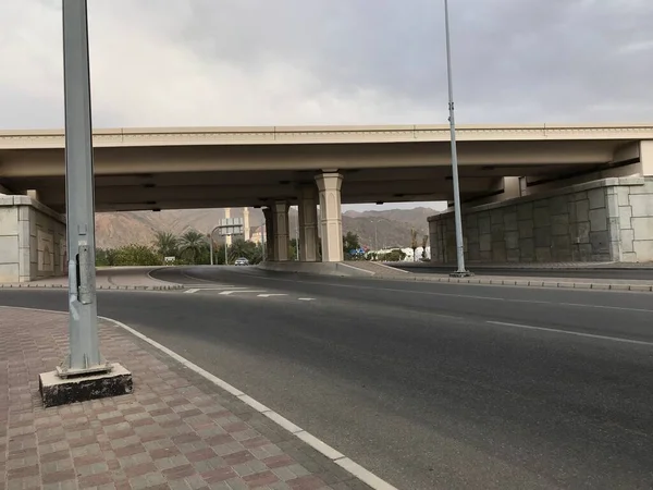 Viaduto Ponte Estradas Apoiadas Por Pilares Concreto Suporta Ambos Lados — Fotografia de Stock