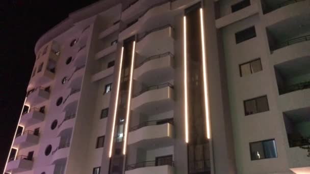 Led Lights Vertical Movement High Rise Residential Building Attract Tenants — Stock Video