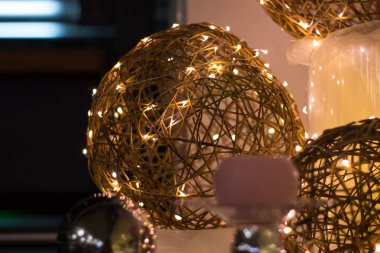 Tatil için dekoratif tel boncuklar.