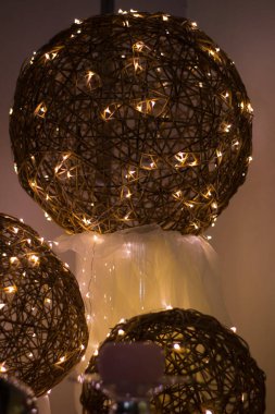 Tatil için dekoratif tel boncuklar.