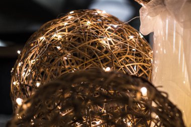 Tatil için dekoratif tel boncuklar.