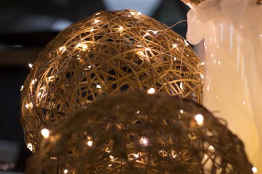 Tatil için dekoratif tel boncuklar.