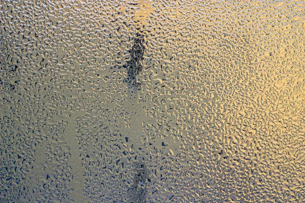 De mist op het glas. Ochtend buiten het raam. Regen weer Achtergrond. — Stockfoto