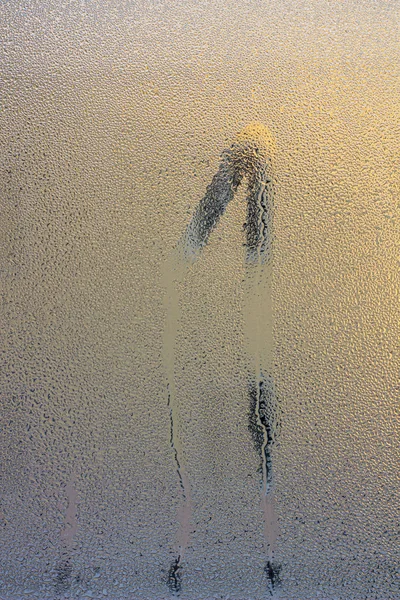 De mist op het glas. Ochtend buiten het raam. Regen weer Achtergrond. — Stockfoto