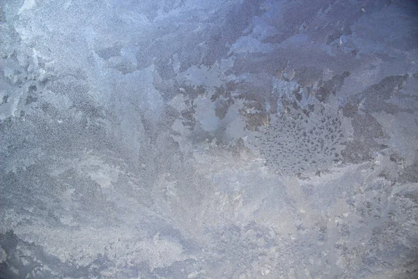Vidrio cubierto de hielo durante las heladas severas en invierno —  Fotos de Stock