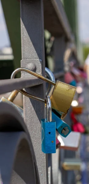 Padlocks on a bridge in Frankfurt am main, Germany. — Stock Photo, Image