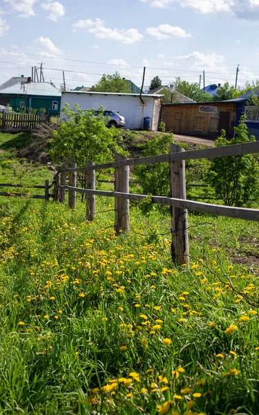 Wiejski Domek Wsi Ogrodzenie Ogrodzie Długich Kijów Części Obszaru — Zdjęcie stockowe
