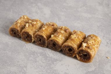Ballı ve fındıklı baklavalar.