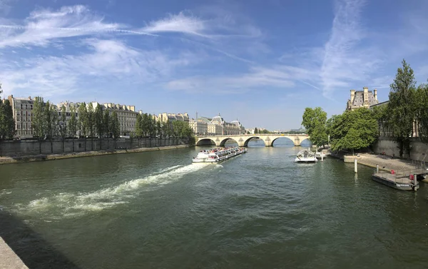 フランス 2019 パリのセーヌ川 セーヌ川は777Kmあり フランス北部のパリ盆地内の重要な商業水路です — ストック写真