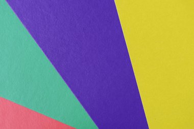 Farklı renkte bir kartondan gelen çok renkli arkaplan