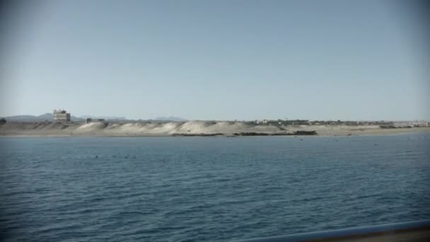 Vista della riva del Mar Rosso in Egitto dalla nave — Video Stock