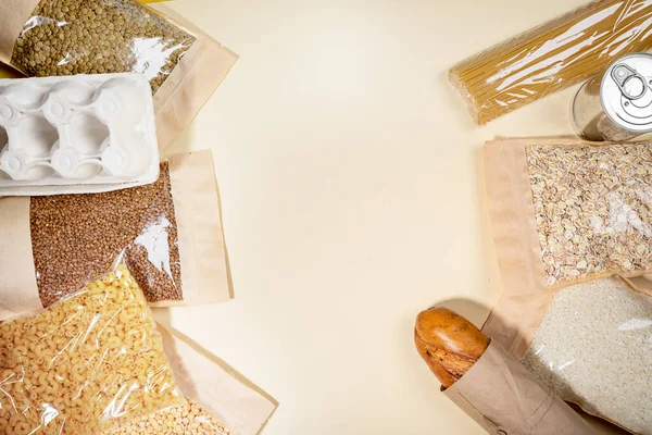 Élelmiszer Készletek Környezetbarát Papírban Celofán Csomagolásban Bézs Alapon Zéró Hulladék — Stock Fotó