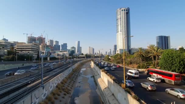 Izrael, Tel Aviv, 2020. február: Forgalmi dugó az autópályán a karantén előtt — Stock videók