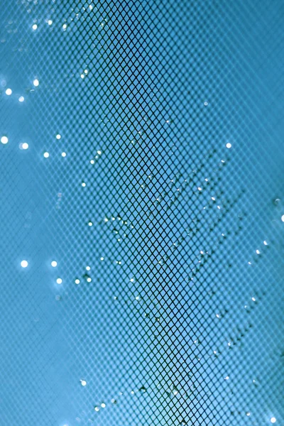 Astratto delicato sfondo blu. immagine di sfondo astratto ispirare. Gocce di pioggia sfocate sulla griglia. Concetto di design, testo, cartolina, sfondo . — Foto Stock