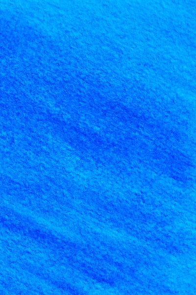 Arkaplan rengi suluboya kalemlerle maviye boyanmıştır. Canlı suluboya boya resim, serin deniz dalgalarının resmi desenli arka plan, koruyucu mavi. El yapımı arkaplan, gökyüzü dokusu, bulutlar, deniz, okyanus — Stok fotoğraf