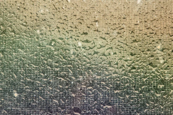 Gotas Chuva Uma Janela Com Mosquiteiro Está Chovendo Água Está — Fotografia de Stock