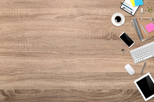 düz döşeme veya üst görünüm çalışma alanı iş ahşap masa dizüstü bilgisayar, ofis malzemeleri ve arka plan için kullanarak kahve fincanı ile