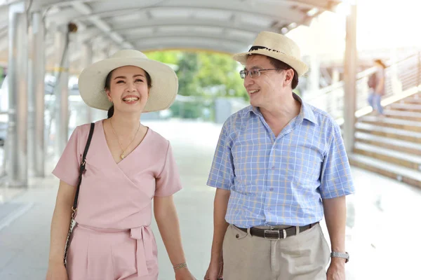 Asiatisches Reisepaar Mann Und Frau Rosa Und Blauem Hemd Mit — Stockfoto
