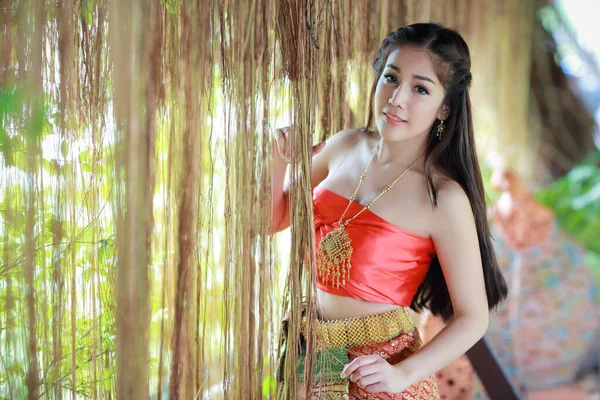 Jolie Jeune Fille Asiatique Debout Portant Costume Traditionnel Thaïlandais Belle — Photo