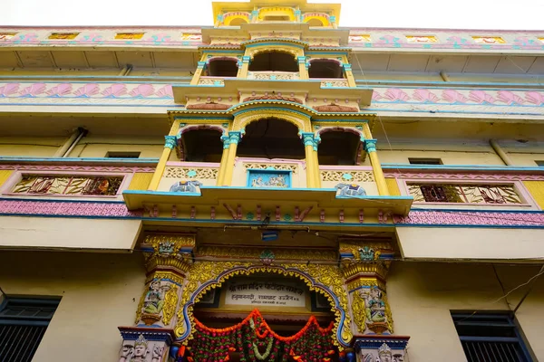 Ujjain- m.p.- india- 9 noviembre 2019, edificio del templo multi almacenado — Foto de Stock