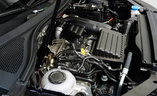 Відсік Двигуна Двигун Сучасного Автомобіля Центрі Рами Розташовані Шестерні Ремінь — стокове фото