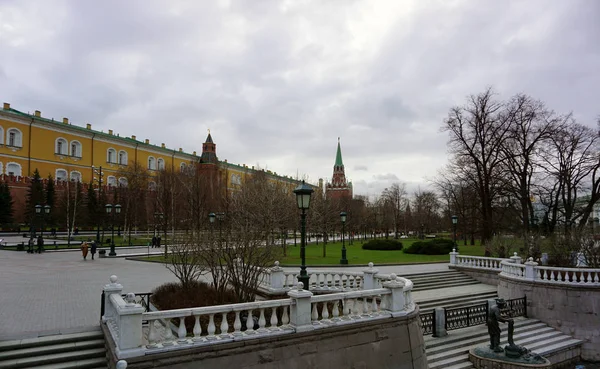 Moscow Russia January 2020 Alexander Garden Moscow Kremlin Cloudy Day — Stock Photo, Image