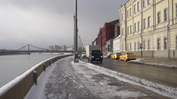 Moscow Russia January 2020 Movement Cars Prechistenskaya Embankment Moscow Background — Stok video