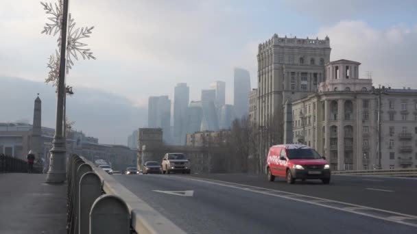 Moscow Russia February 2020 Movement Cars Borodinskiy Bridge High Rise — 图库视频影像