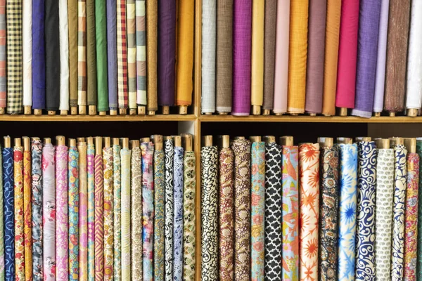 Ropa Tradicional India Colorida Apilada Una Sala Exposición Textil India — Foto de Stock