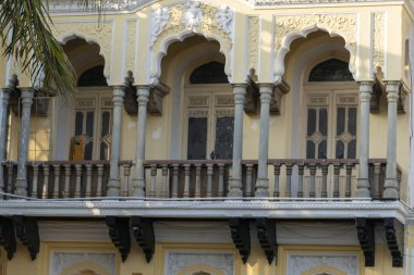 Mysore, Karnataka, Hindistan - 17 Aralık 2019; Mysore Palace tarihi bir saraydır ve Wadiyar hanedanının kraliyet ailesidir. Başlangıçta Puragiri (tam anlamıyla, kale) olarak biliniyordu, ve şimdi Eski Fort olarak biliniyor 14. cent arasında inşa edilmiştir