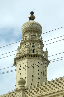 Mysore, Karnataka, Hindistan - 17 Aralık 2019; Mescid-i-Ala (ayrıca Jama Masjid olarak da bilinir) Karnataka 'nın Mandya İlçesi' nde Srirangapatna Kalesi 'nde bulunan bir camidir. 1786-87 yılları arasında Tipu Sultan rejimi sırasında inşa edildi. Caminin yeri...