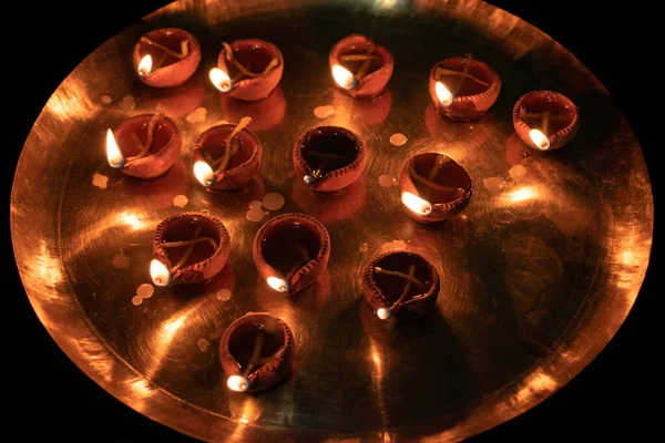 Una Mujer India Dedicando Lámpara Aceite Dios Rezando Por Proteger — Foto de Stock