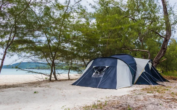 Namiot na plaży na wyspie Koh Rong — Zdjęcie stockowe