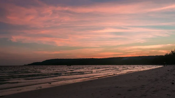 Longset beach at sunset on Koh Rong island, cambodia — ストック写真