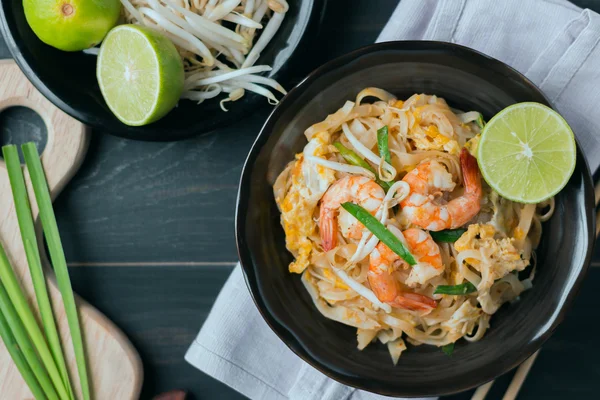 Makaron smażony tajski "Pad Thai" — Zdjęcie stockowe