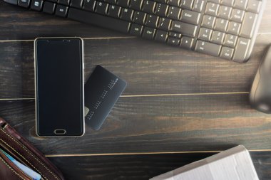 Kredi kartı ile akıllı telefon