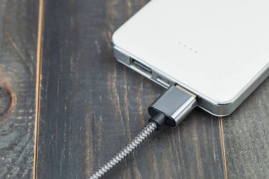 Kabloları usb ve güç banka