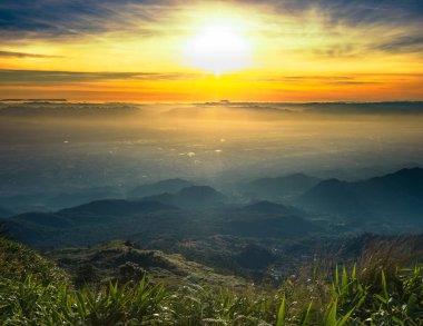 manzara gündoğumu Phu Tubberk Milli Parkı: Phetchabun il Asya Tayland