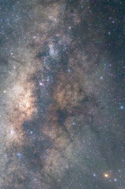 Güzel ve renkli yakın çekim Samanyolu Galaksisi.