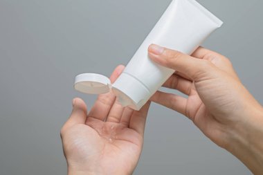 Virüs koruması, Covid 19. Ellerini% 70 alkol jeliyle yıka..