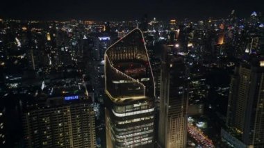 Bangkok 'taki gökdelenlerin hava görüntüleri, gece aydınlandı.