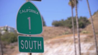 Güney California 'da 1. Yol' u gösteren yeşil tabelayı kapatın.