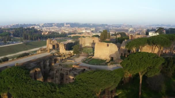 Αεροφωτογραφία του λόφου Palatine, κοντά στο Κολοσσαίο της Ρώμης — Αρχείο Βίντεο